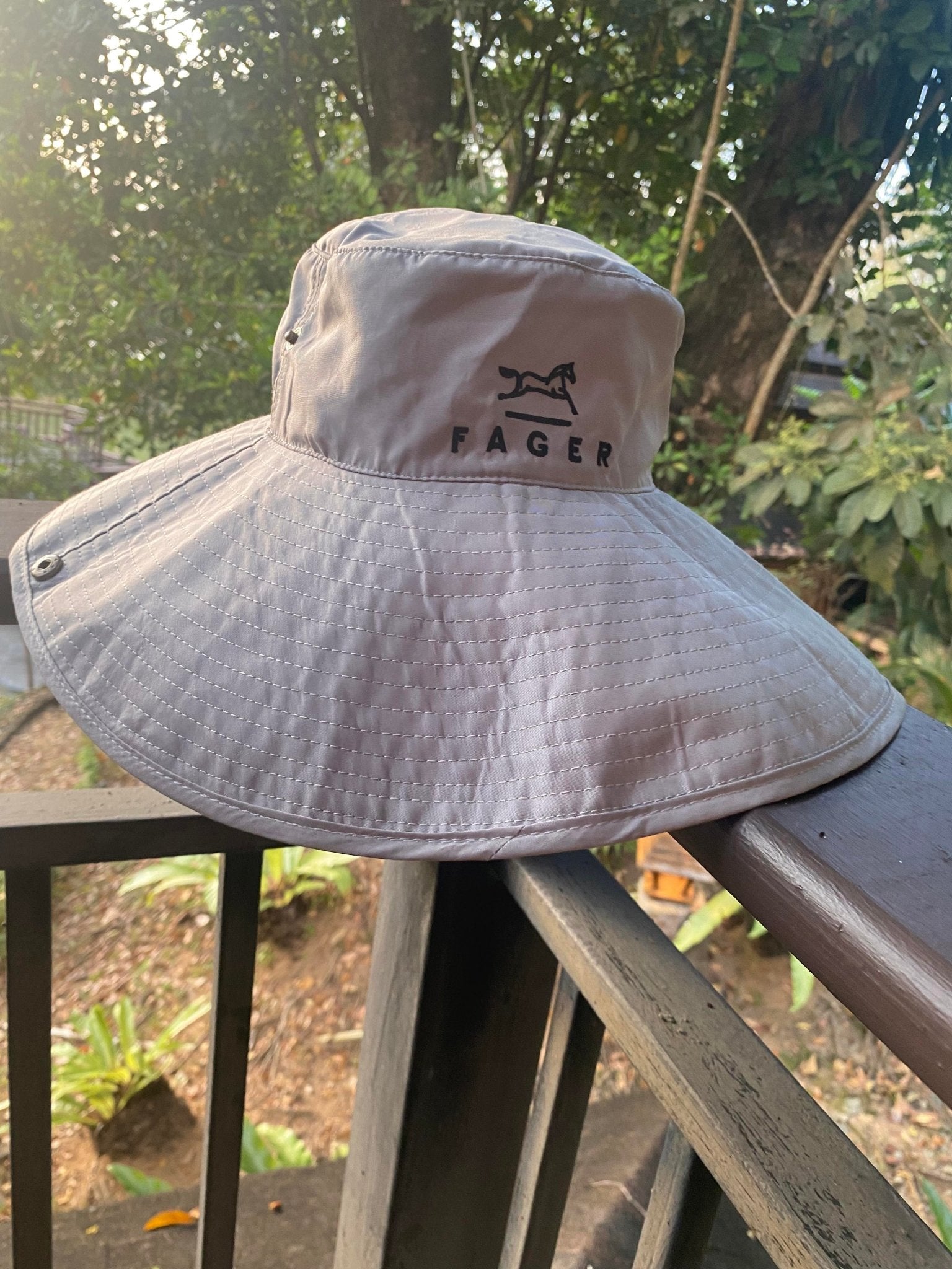 Broad brim sun hat online